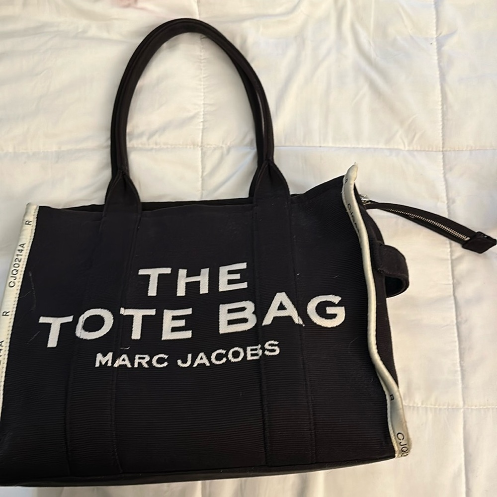 The Jacquard Large Tote Bag - The Tote Bag - Marc Jacobs - Gently Used
